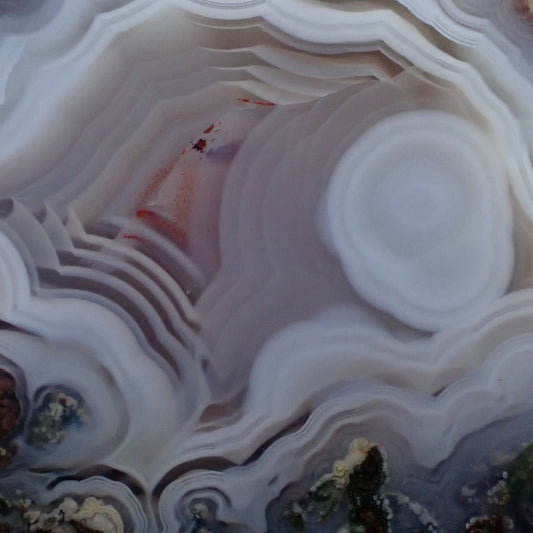 Natural hand-polished Malawi agate 36 mm – face detail, agate eye, flow channel, ghost banding, fortification banding | SKU 000501