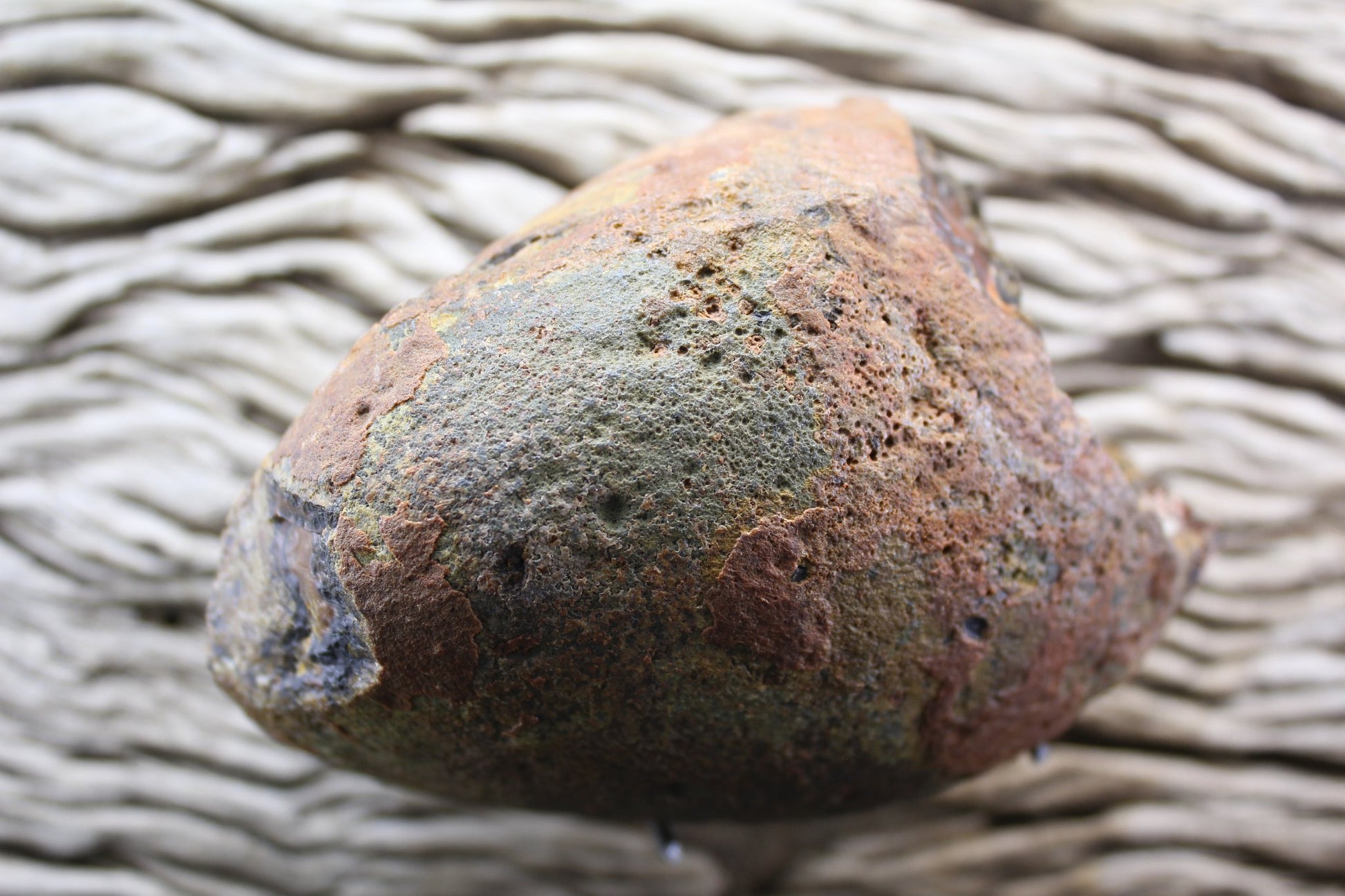Lilangabi agate 114 mm – natural nodule rind, volcanic host rock texture, Eswatini | SKU LIL00007