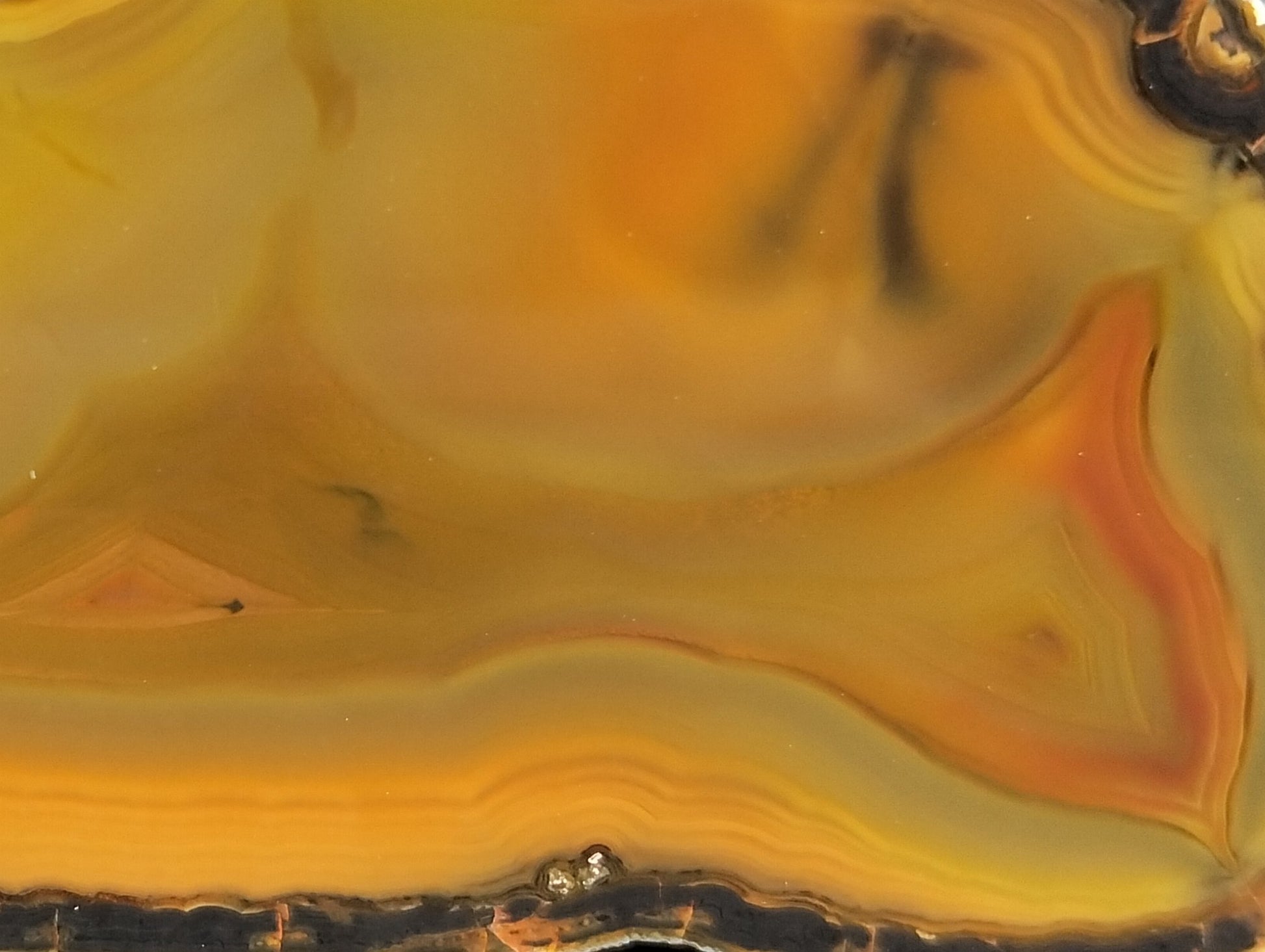 Lilangabi agate 71mm – close-up, chromatism and colour gradation detail | SKU LIL00019