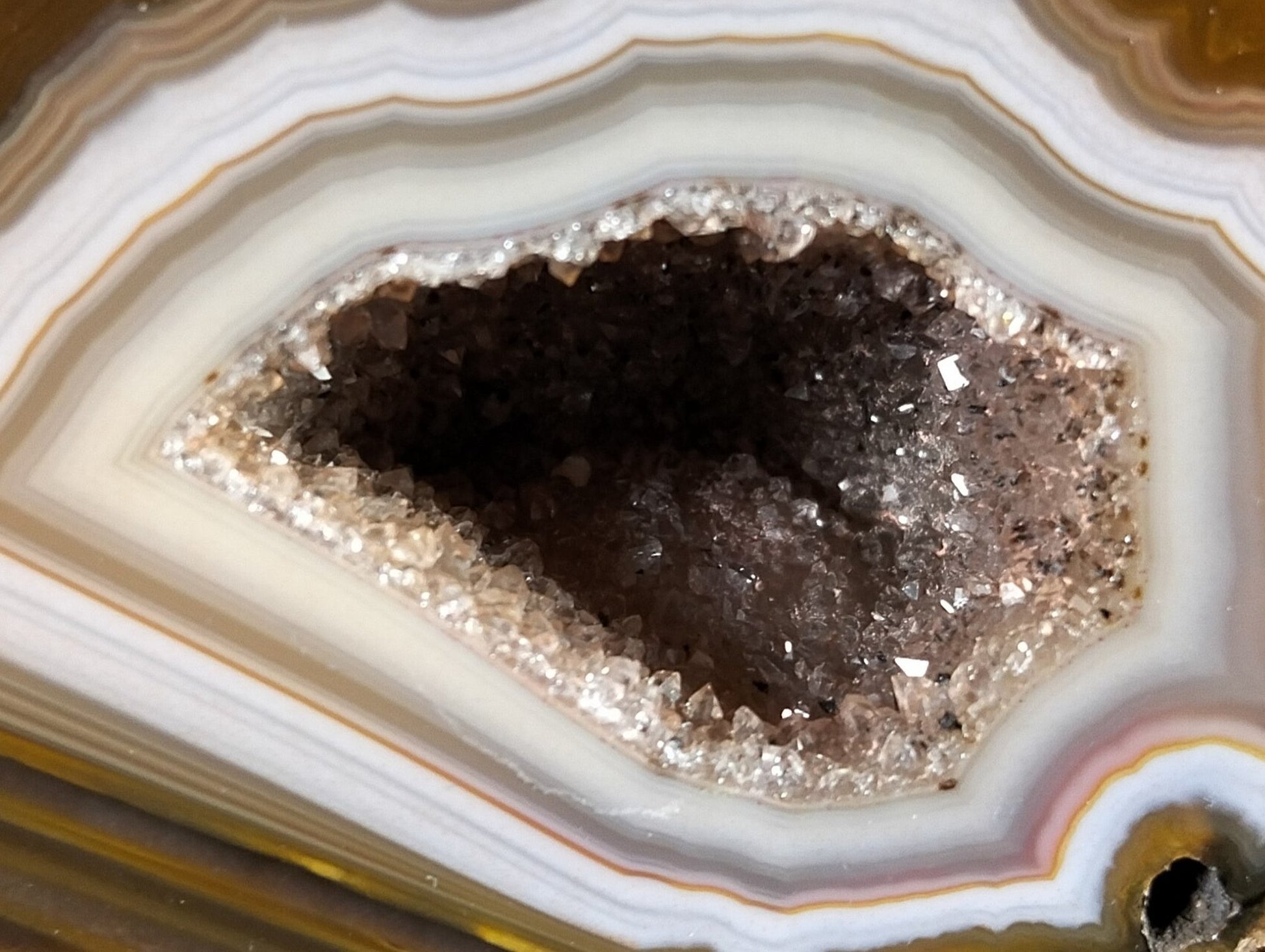 Lilangabi agate 74mm – close-up, druzy vug with quartz crystal points | SKU LIL00023