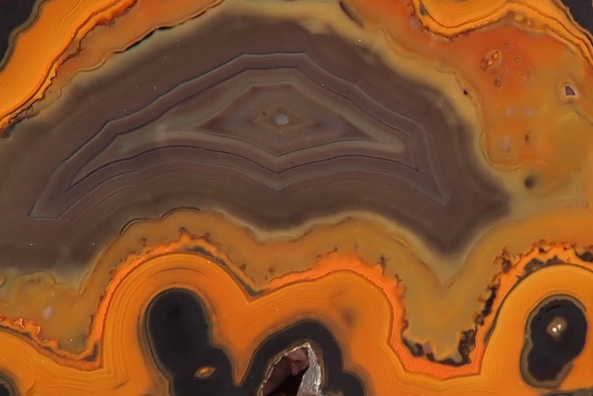 Lilangabi agate 94 mm – face detail, perimorphs encased in host agate, amber-orange banding, subtle chromatism