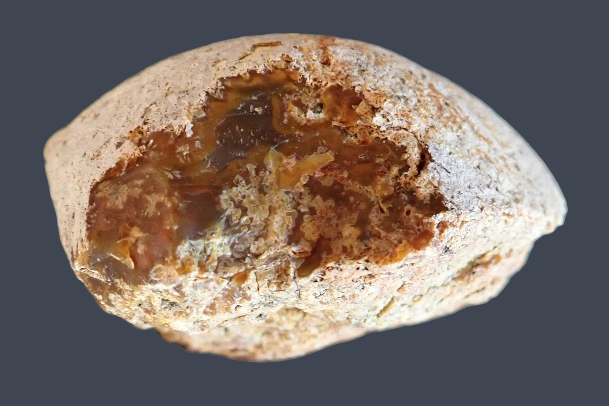 Lilangabi agate 87 mm – back view, natural rind, Lebombo Mountains