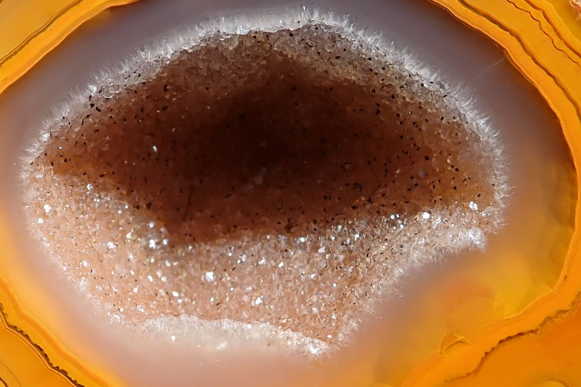 Lilangabi agate 59 mm – close-up of drusy vug, pale silvery-white quartz graduating to chocolate-brown centre