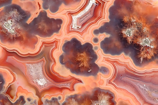Malawi agate 96 mm – face detail, eyes, plume formations and pseudomorphs, scalloped banding, deep burgundy and cream-white contrast