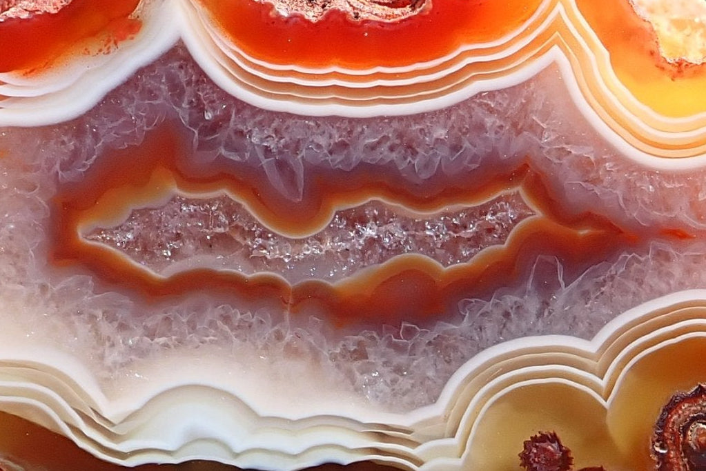 Malawi agate 50 mm – fortification banding detail, ghost banding and lavender-grey interior, hand-polished