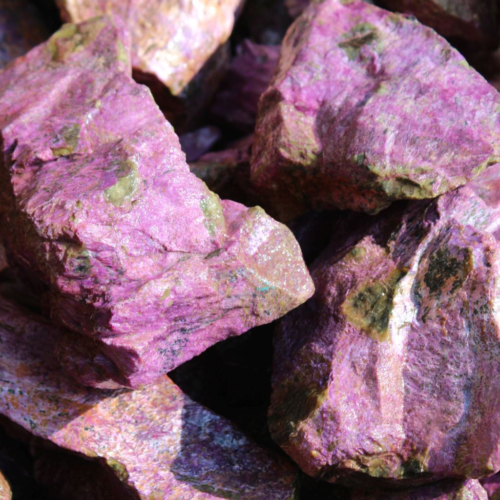 Wet natural stichtite specimen grade large rough in serpentine matrix, Kaapsehoop, South Africa — close-up showing stichtite-serpentine matrix contrast and natural surface texture, wet finish | SKU STICHSPEC
