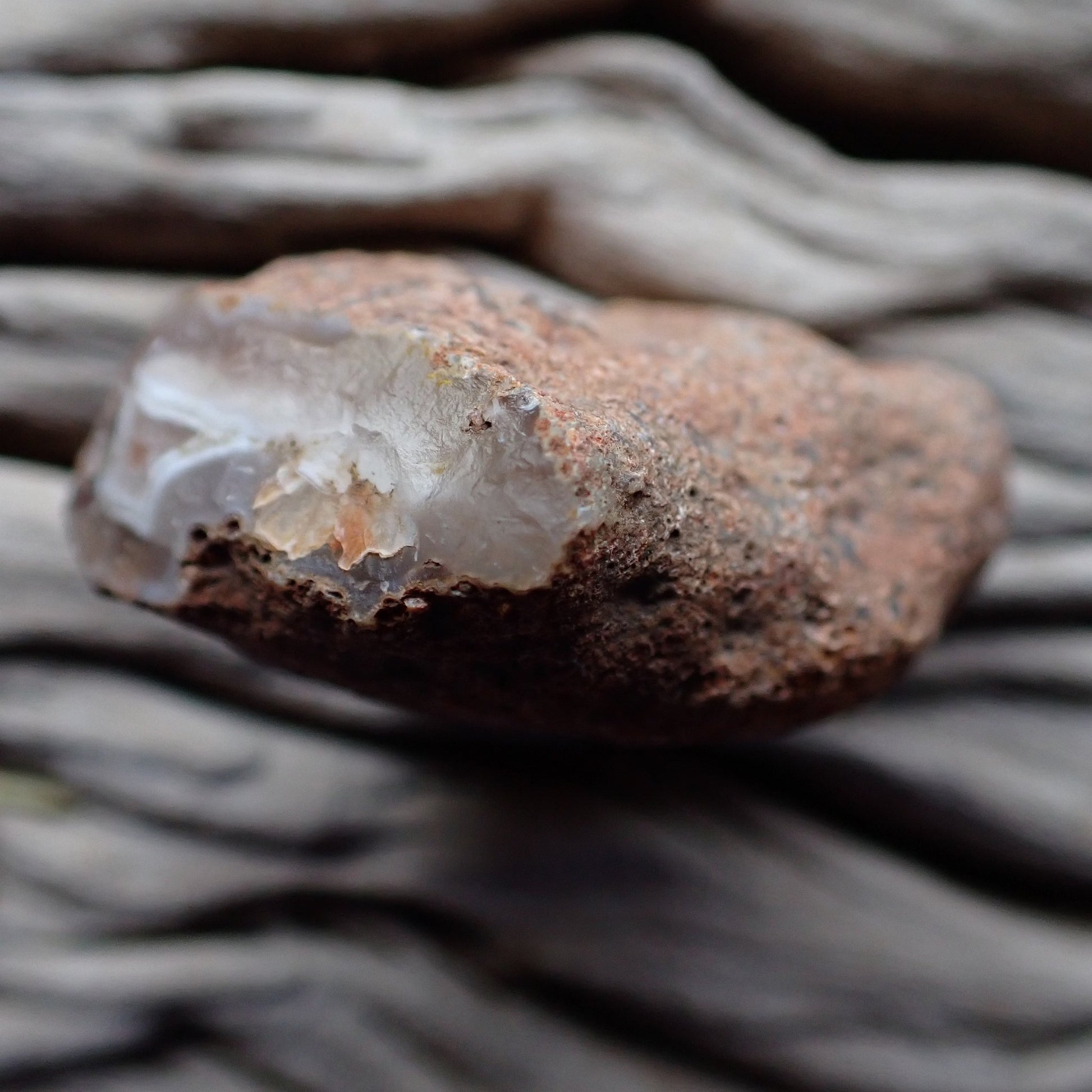 Back of Malawi agate 34 mm – compact chunky form, natural rough edges, reddish-brown exterior, Ngabu deposit, hand-polished in South Africa | SKU 000360