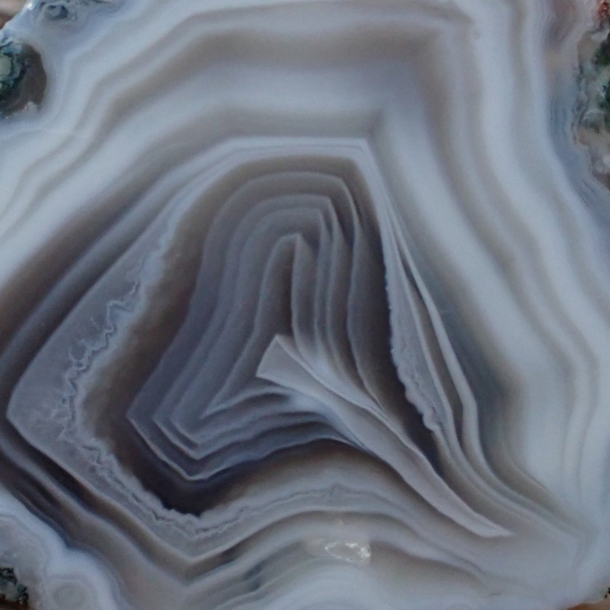 close up of a white and grey polished Malawi Ngabu agate's cray lace banding and distinct flow channel