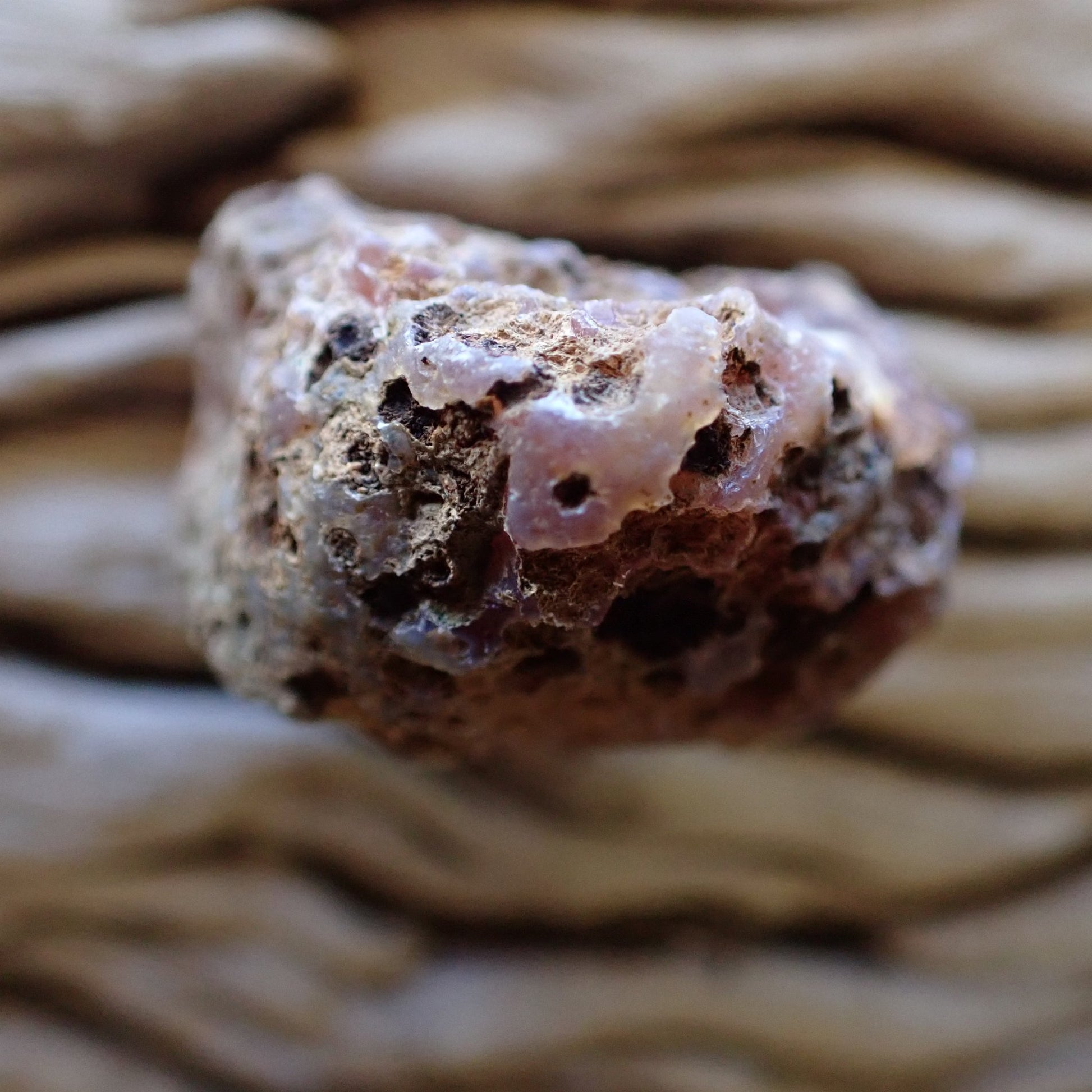 Natural hand-polished Malawi agate 37 mm – unpolished reverse side, natural nodule rind | SKU 000482