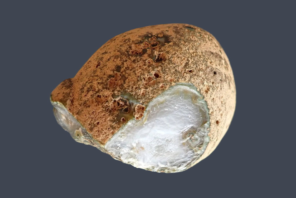 Ghost Mountain agate 80 mm – back view, natural unworked rind, South Africa