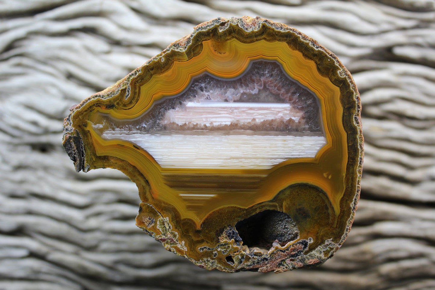 Lilangabi agate 86 mm – front face, fortification banding, waterline features and perimorphs, Eswatini | SKU LIL00005