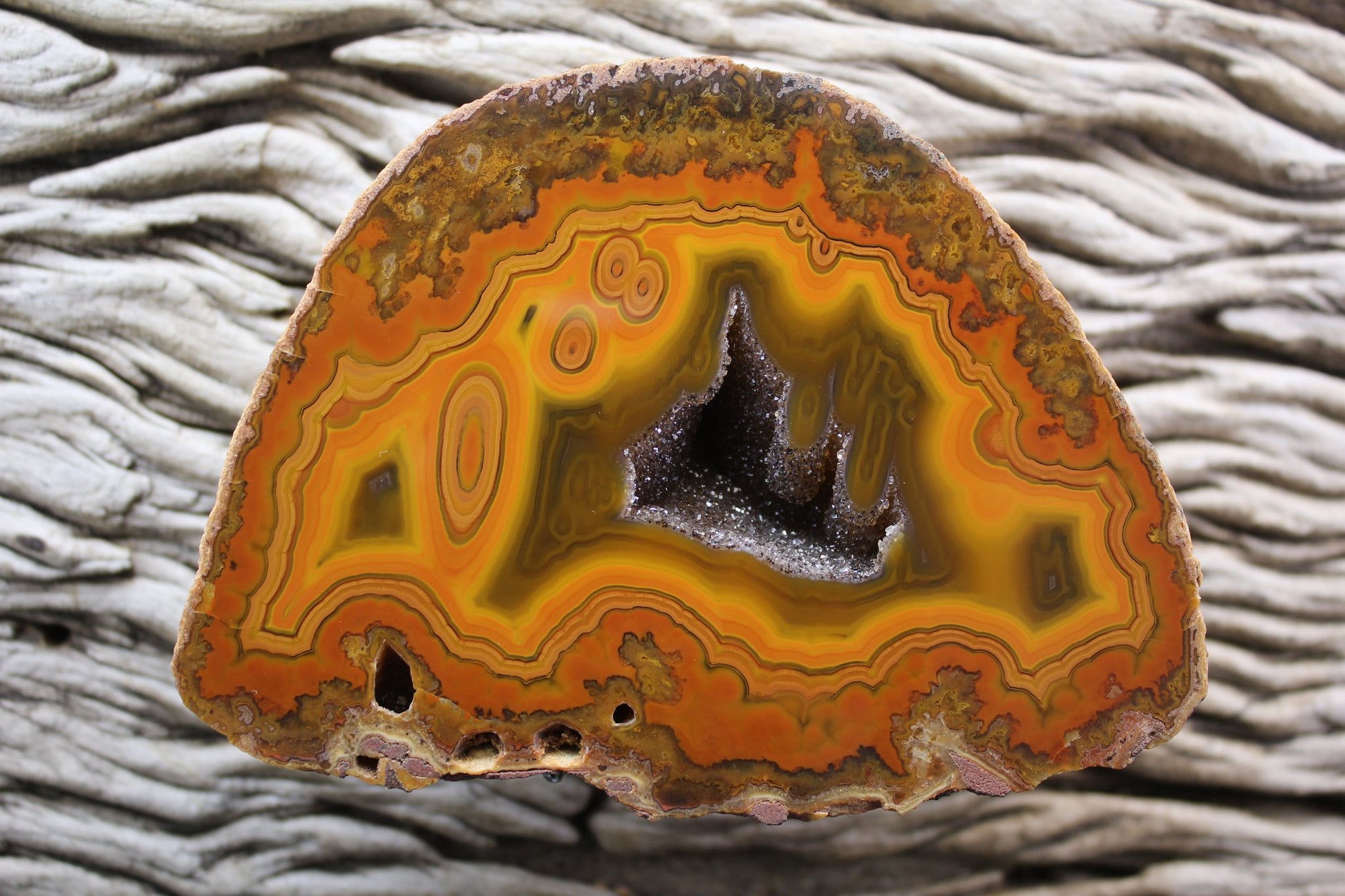 Lilangabi agate 108 mm – front face, eyes incl. rare double eye, chromatism, open druzy vug, scalloped banding and perimorphs, Eswatini | SKU LIL00010