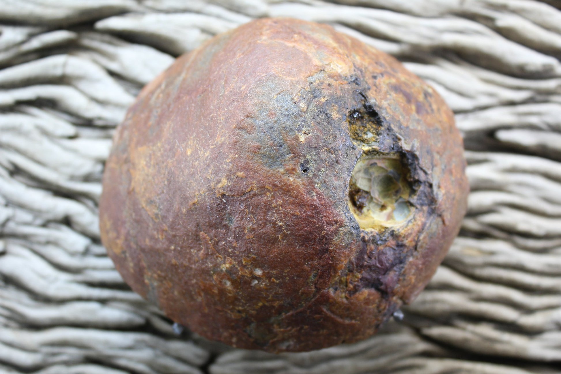 Lilangabi agate 94 mm – natural nodule rind with vug opening visible on exterior, Eswatini | SKU LIL00001