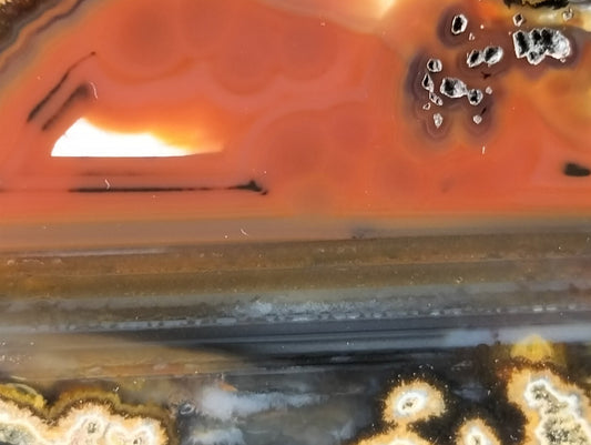 Lilangabi agate 72mm – close-up, waterlines and dendritic inclusions detail | SKU LIL00020