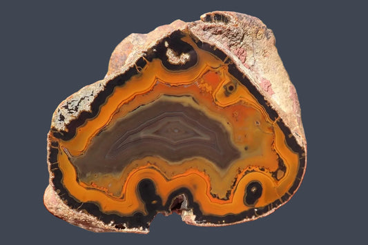 Lilangabi agate 94 mm – front view, perimorphs, fortification banding, chromatism, Eswatini