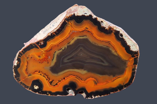 Lilangabi agate 91 mm – front view, perimorphs, fortification banding, chromatism, Eswatini