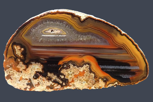 Lilangabi agate 74 mm – front face, chromatography, waterlines & floater, Eswatini