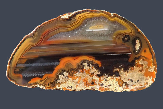 Lilangabi agate 77 mm – front face, chromatography, waterlines & floater, Eswatini