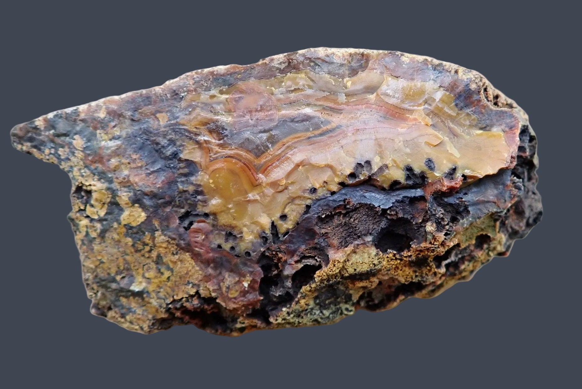 Lilangabi agate 87 mm – back view, natural rind, Eswatini