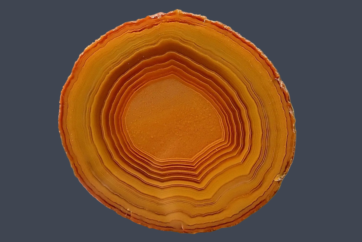 Lilangabi agate 34 mm collector specimen with amber parallax banding, main view