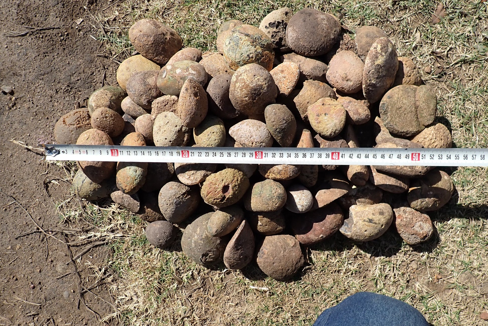 Lilangabi agate nodules – rough lot with tape measure, size range approx. 5–12 cm, Eswatini