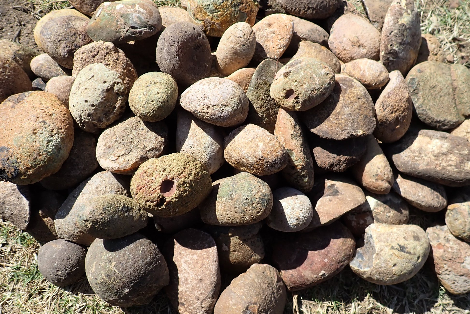 Lilangabi agate nodules – rough uncut nodules, earthy fire palette, Lebombo Mountain range, Eswatini