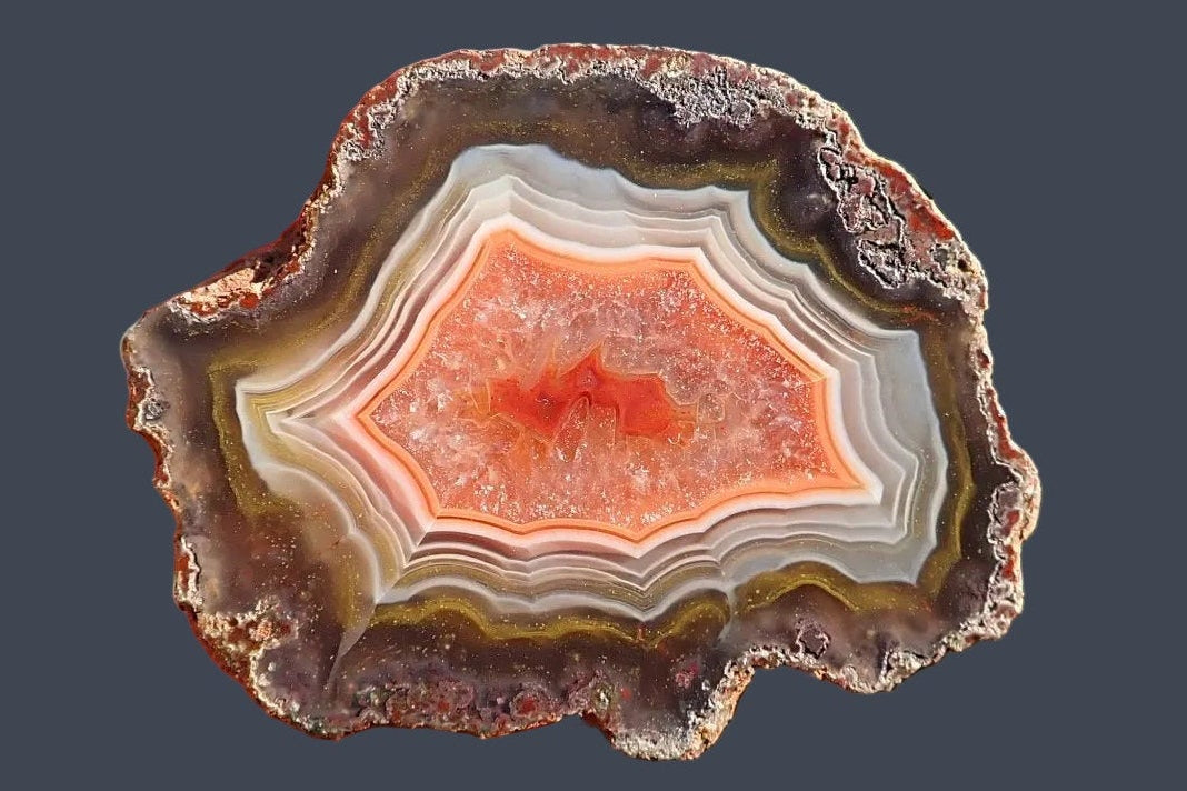 Malawi agate 50 mm – front view, parallax, floater with salmon-pink banding, ghost banding, scalloped banding, Ngabu, Malawi