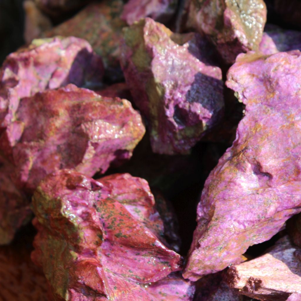 Wet natural stichtite specimen grade large rough in serpentine matrix, Kaapsehoop, South Africa — close-up showing deep magenta and green serpentine contrast, wet finish | SKU STICHSPEC