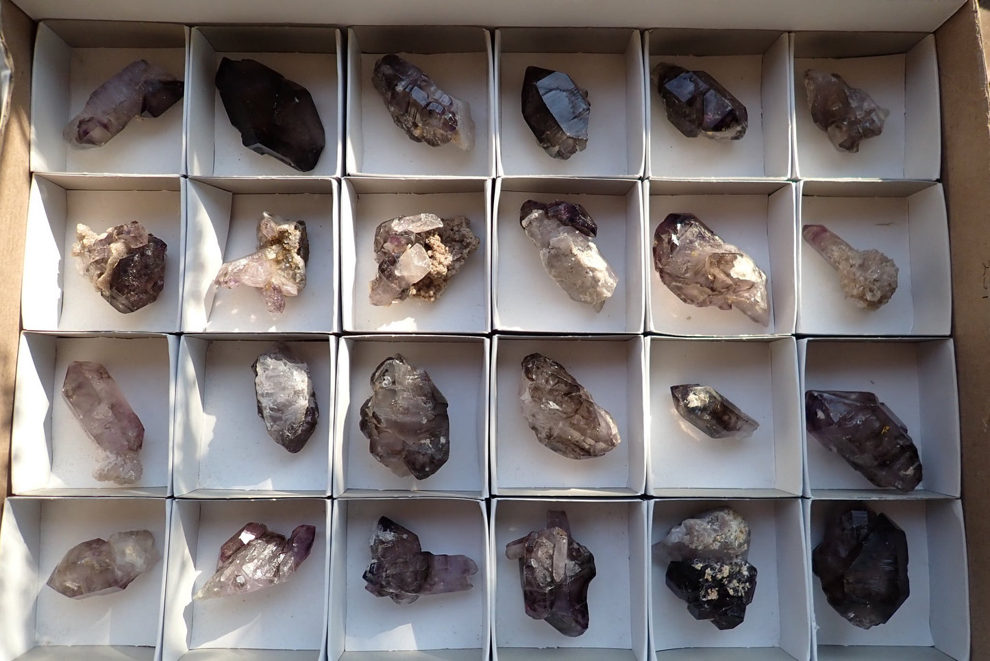 Shangaan Amethyst tray lot 24 pcs – full flat view, mixed smoky-amethyst crystals, Chiredzi Zimbabwe