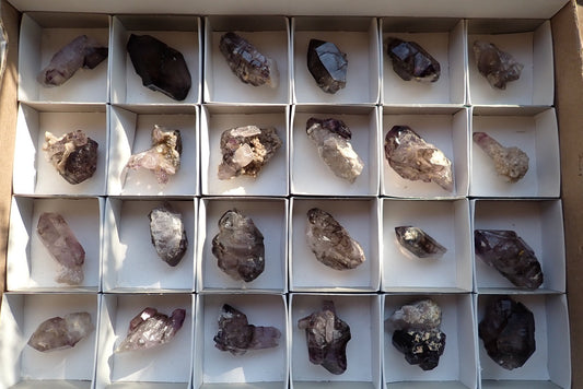 Shangaan Amethyst tray lot 24 pcs – full flat view, mixed smoky-amethyst crystals, Chiredzi Zimbabwe