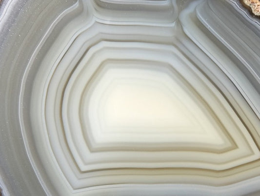 polished South African agate half nodule 91mm – close-up of concentric banding, blue-grey and cream tones, pale chalcedony centre, hand-polished finish | SKU SA00001