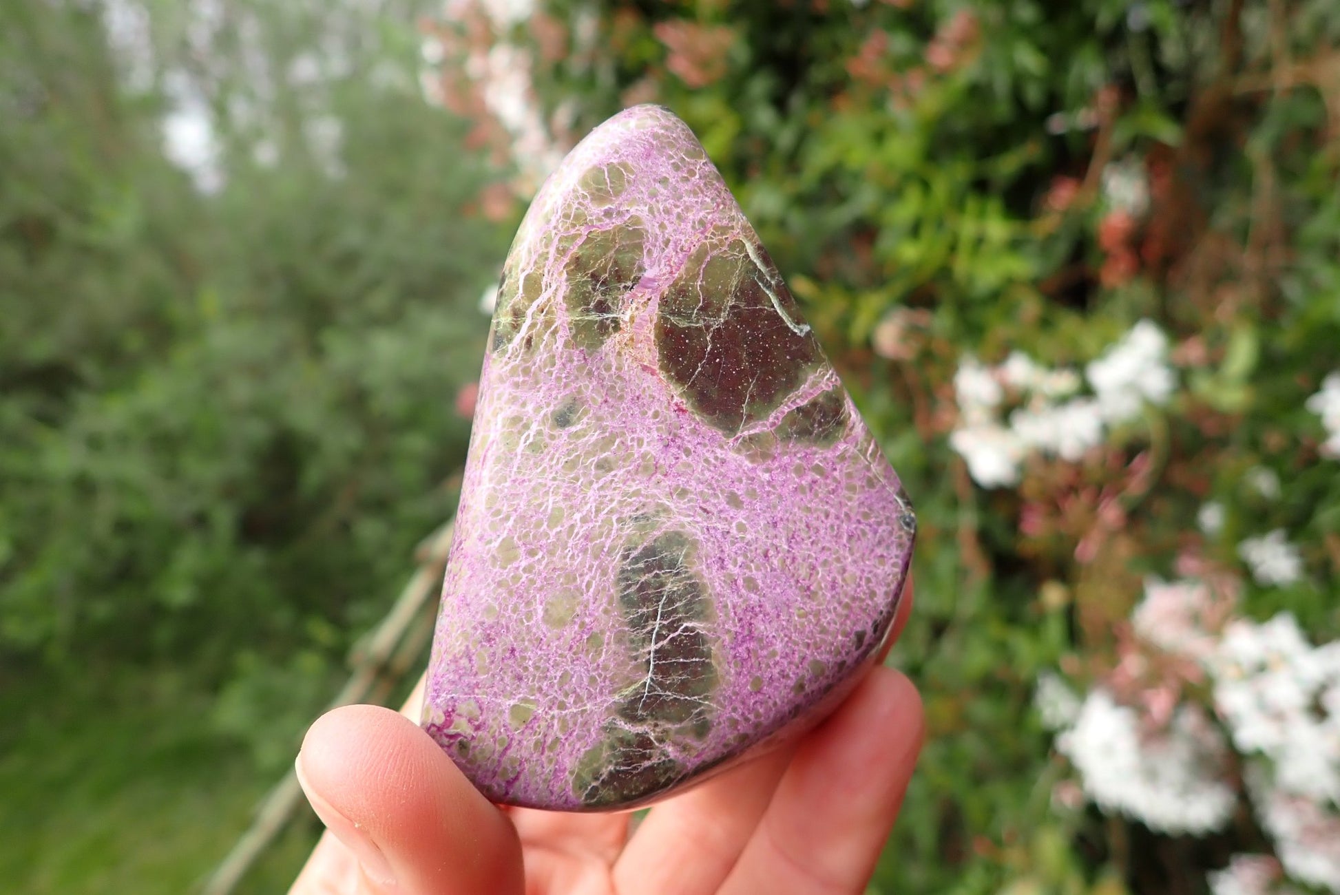  Stichtite-Serpentine freeform 43–77 mm – in hand, pale lilac Stichtite freeform, Barberton South Africa