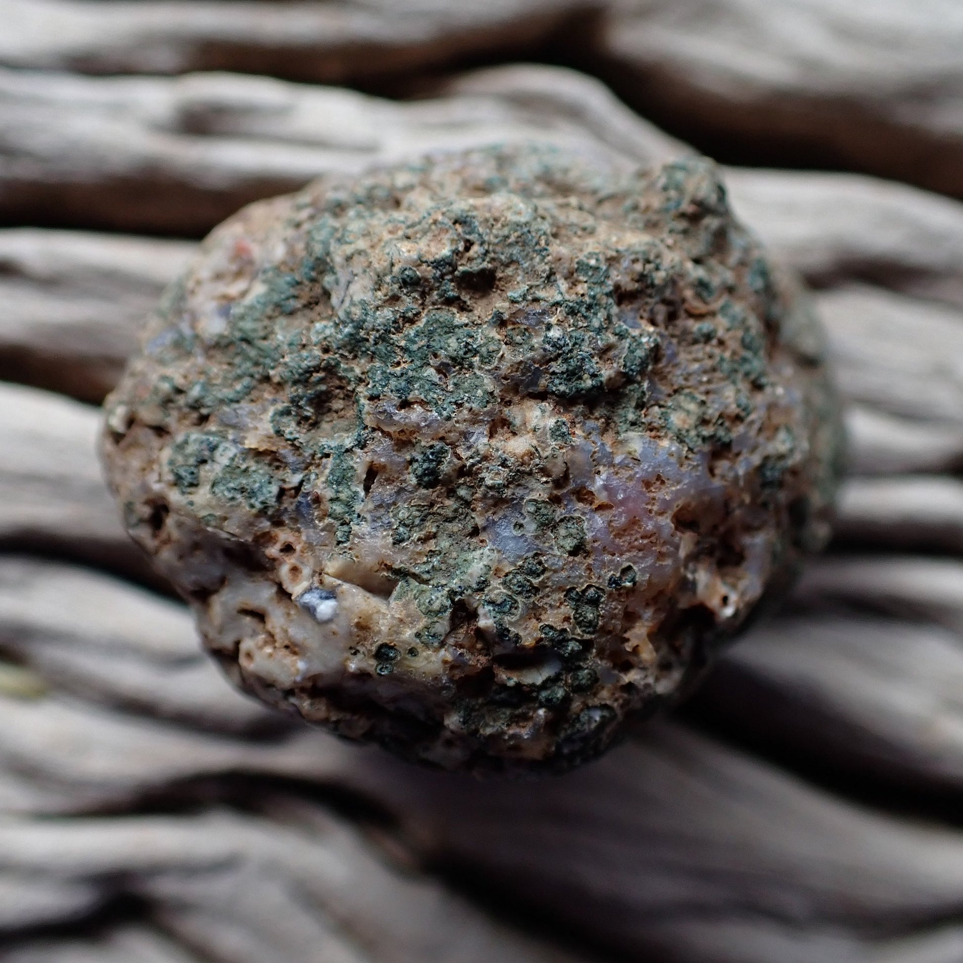 Unpolished rind Malawi agate 38 mm – greenish-grey textured surface with natural pitting, Ngabu origin | SKU 000383