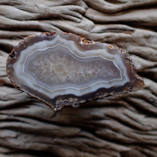 Polished malawi agate from the Ngabu region. White banding with strong parallax around a crystalline centre