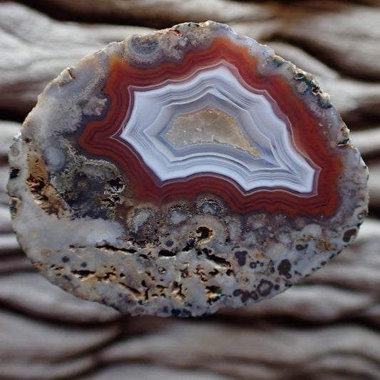 Polished Malawi agate from the Ngabu region with stunning parallax, red and white (ghost) banding and a calcite centre