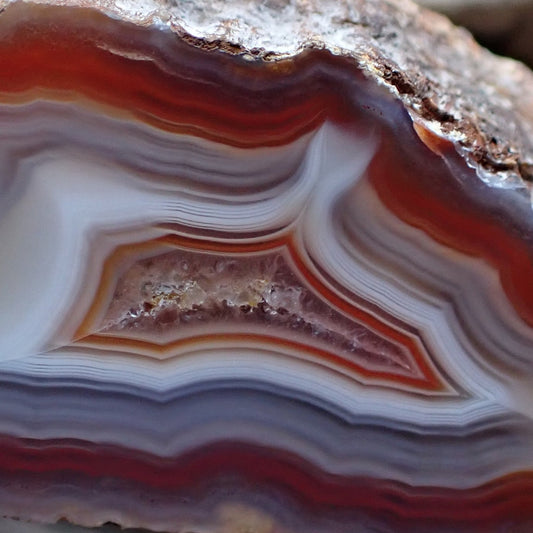 close-up of the crystalline centre of a Malawi Ngabu agate framed with ghost banding bleeding out into a clear flow channel