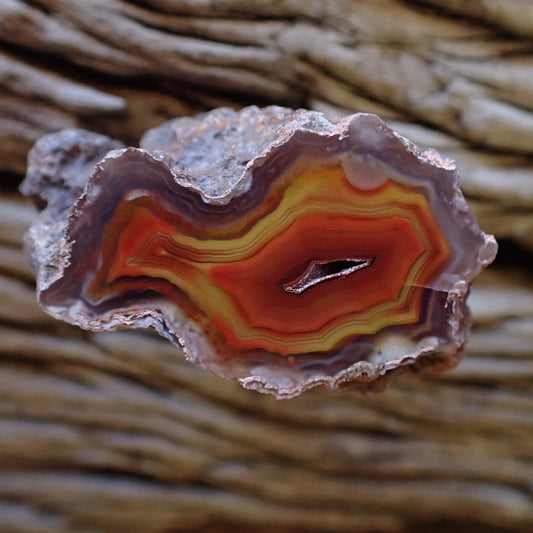 Natural hand-polished Malawi agate 41 mm – full specimen, front view, chromatism, fortification banding, druzy vug, Ngabu Malawi | SKU 000486
