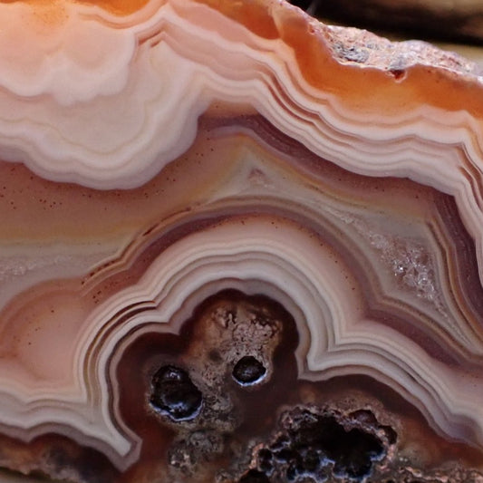 Close-up of natural hand-polished Malawi agate 41 mm – face detail showing fine scalloped banding, ghost banding and crystalline centres, Ngabu Malawi | SKU 000489