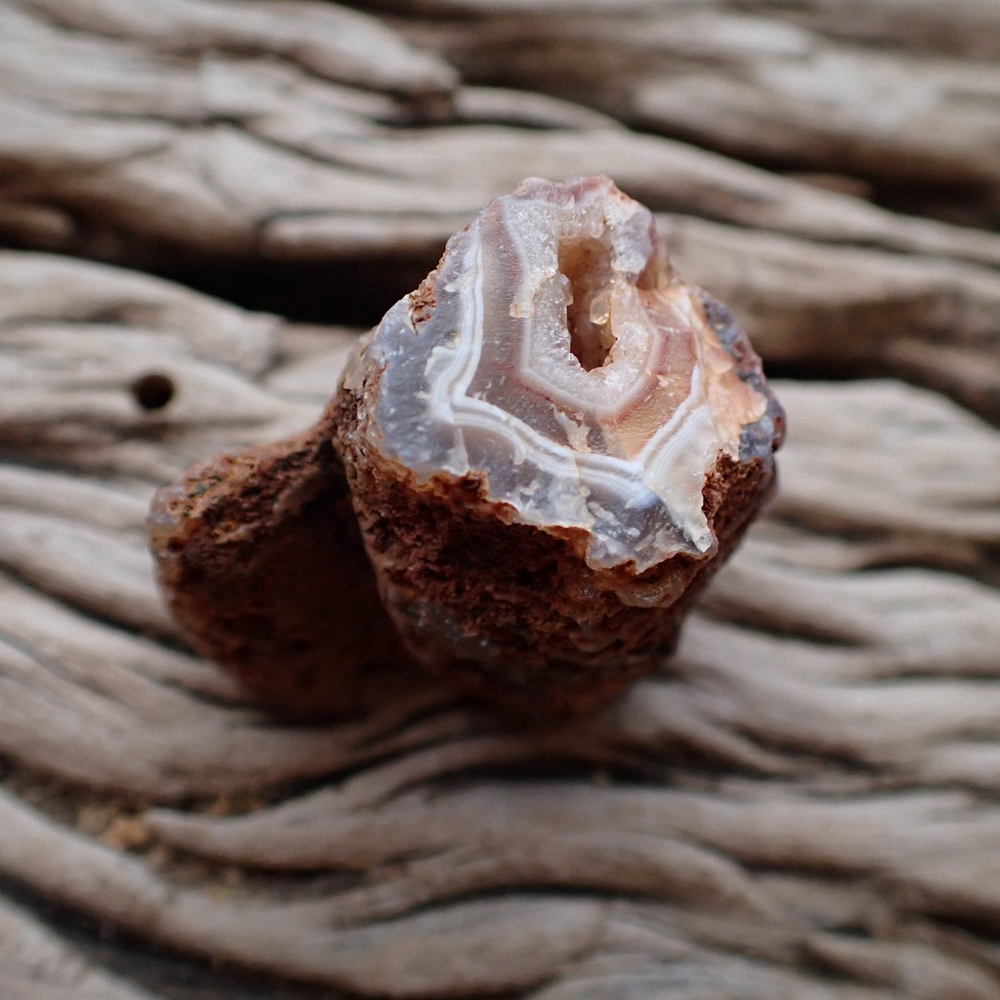 Natural hand-polished Malawi agate 34 mm – unpolished rind, natural cortex | SKU 000498