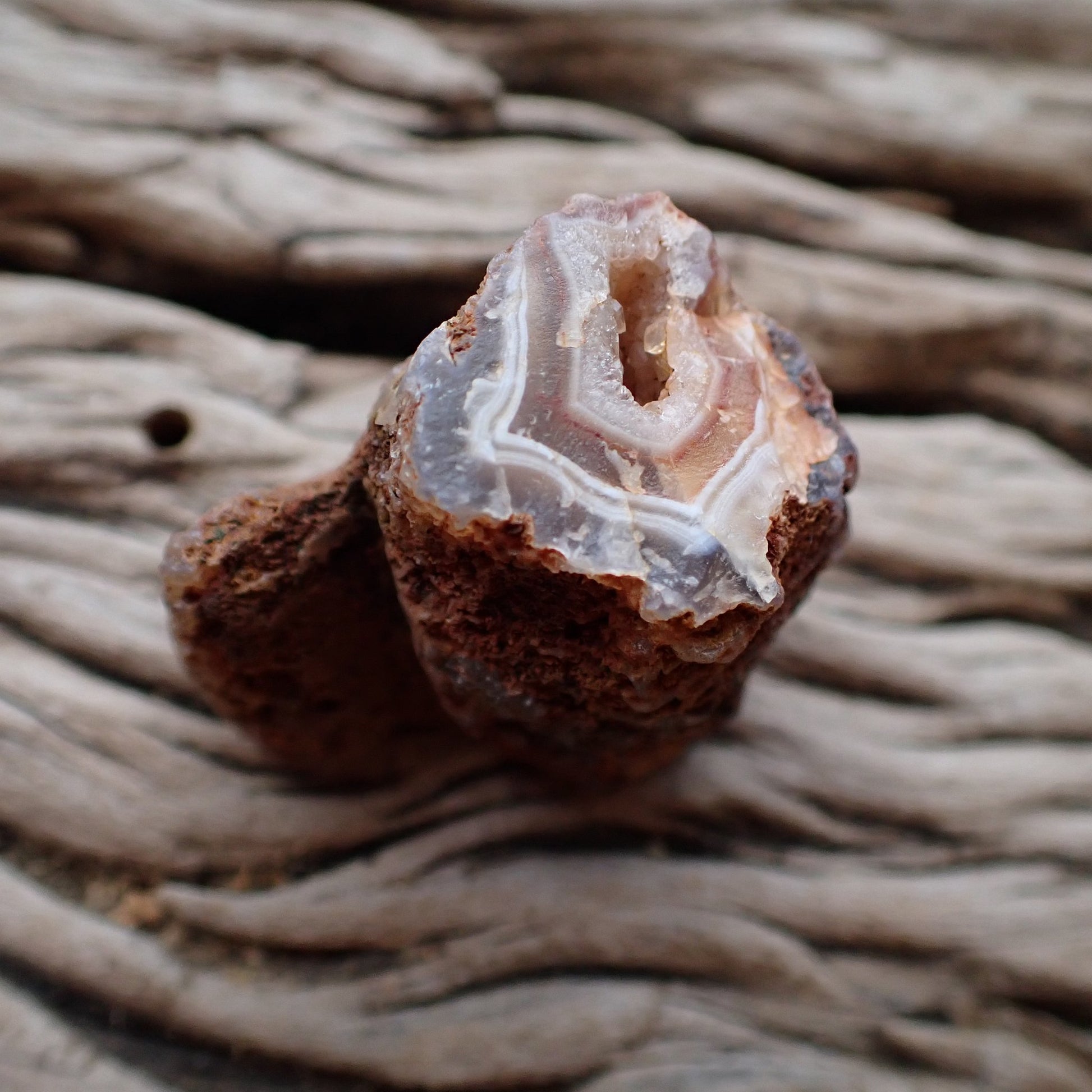 Natural hand-polished Malawi agate 34 mm – unpolished rind, natural cortex | SKU 000498