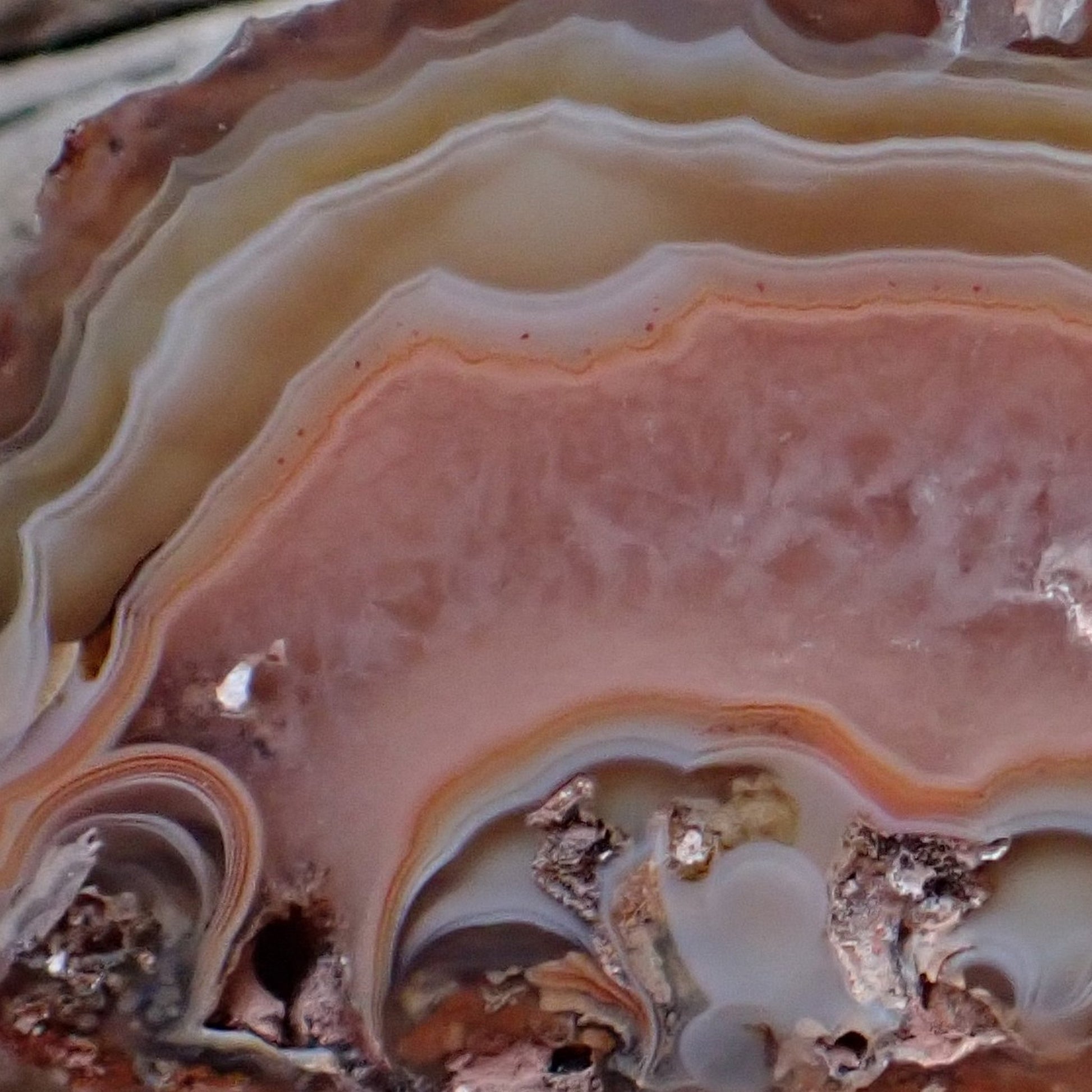 Natural hand-polished Malawi agate 58 mm – face detail, flow channel, fortification banding, scalloped banding | SKU 000500