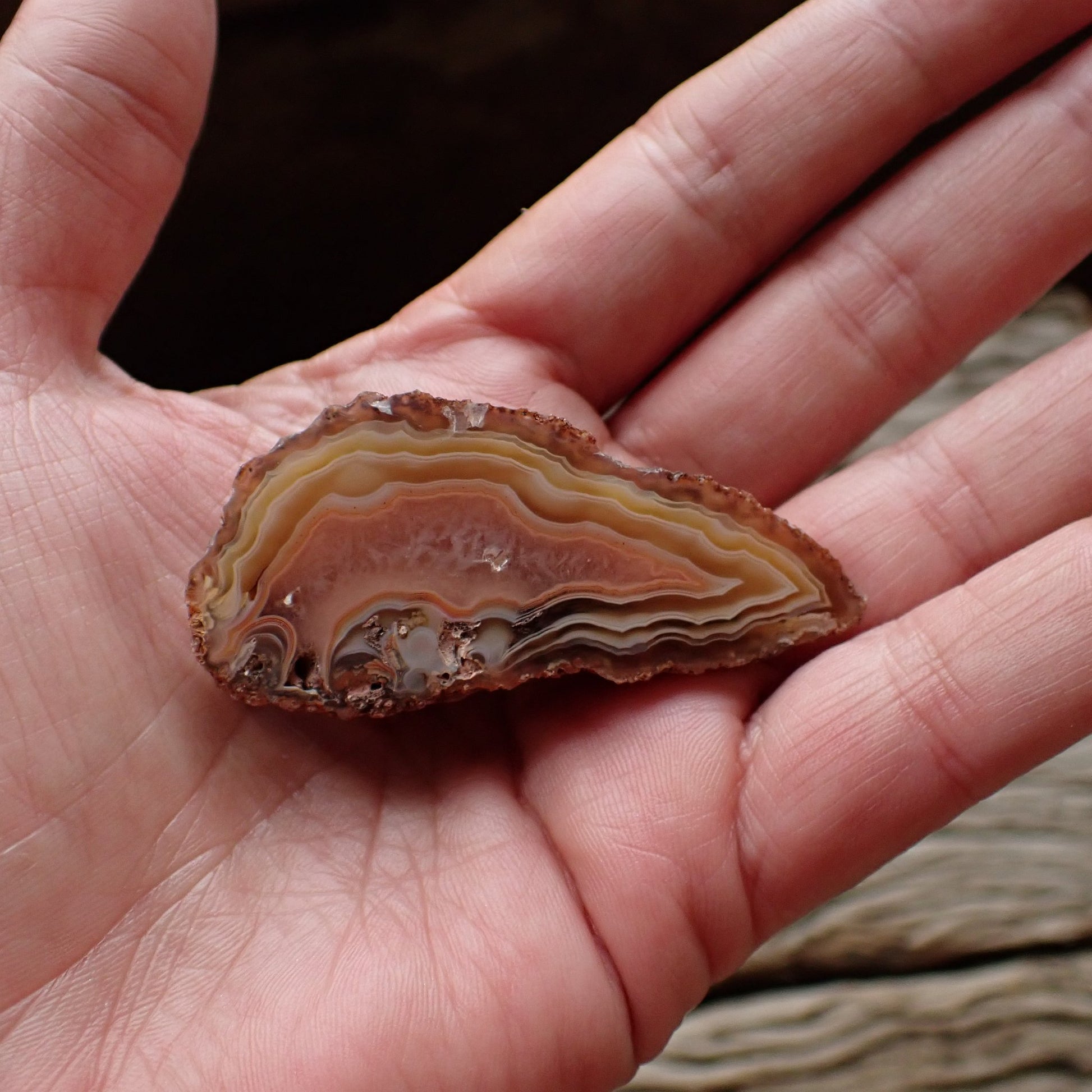 Natural hand-polished Malawi agate 58 mm – in-hand size reference, flow channel, fortification banding, ghost banding | SKU 000500