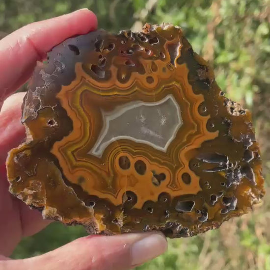 Lilangabi agate 103 mm – rotating view, eyes, fortification banding and chromatism | SKU LIL00003
