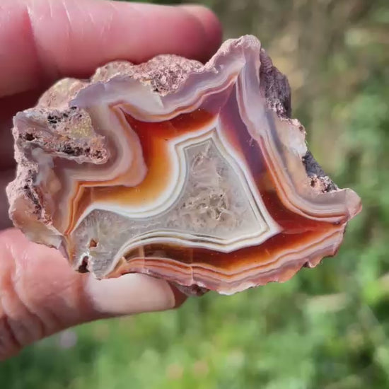 Fortification banding Malawi agate 46mm – rotating view, fortification banding, ghost banding, flow channel | SKU 000343
