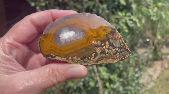Lilangabi agate 86 mm – rotating view, fortification banding, floater, dendritic inclusions, waterlines